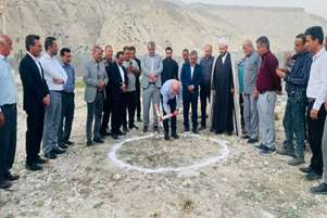 کلنگ ساخت ۷خانه بهداشت شهرستان مهر، با حضور نماینده مجلس شورای اسلامی به زمین زده شد