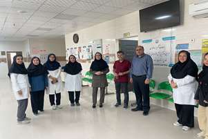 شاخه های گل به نشانه ی قدردانی، تجلیل از پزشکان مراکز جامع خدمات سلامت شهرستان مهر
